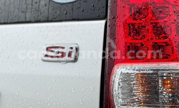 Nunua Ilio tumika Toyota Noah Nyeupe Gari ndani ya Kampala nchini Uganda Nunua Ilio tumika Toyota Noah Nyeupe Gari ndani ya Kampala nchini Uganda