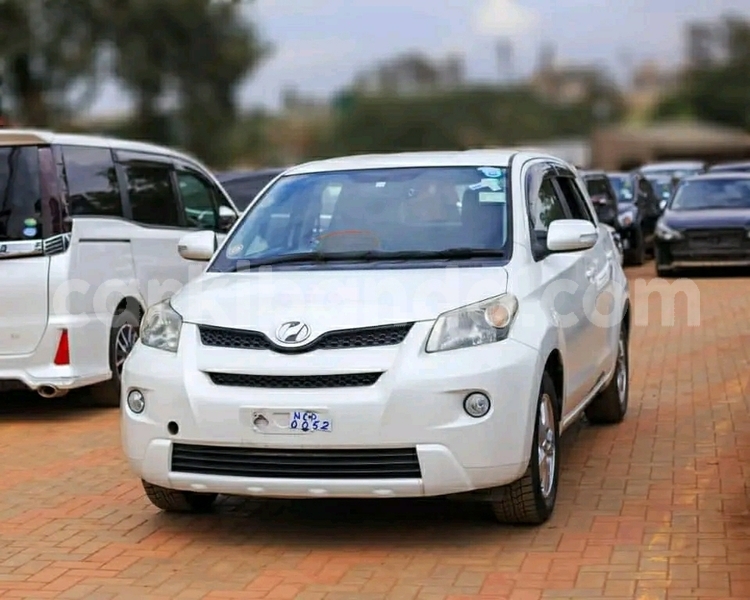 Big with watermark toyota ist uganda kampala 25331