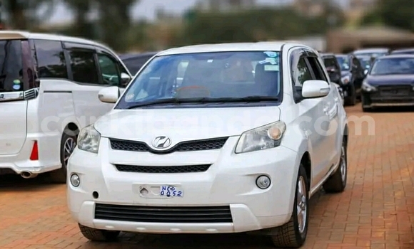 Buy Used Toyota IST White Car in Kampala in Uganda