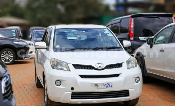 Nunua Ilio tumika Toyota IST Nyeupe Gari ndani ya Kampala nchini Uganda Nunua Ilio tumika Toyota IST Nyeupe Gari ndani ya Kampala nchini Uganda