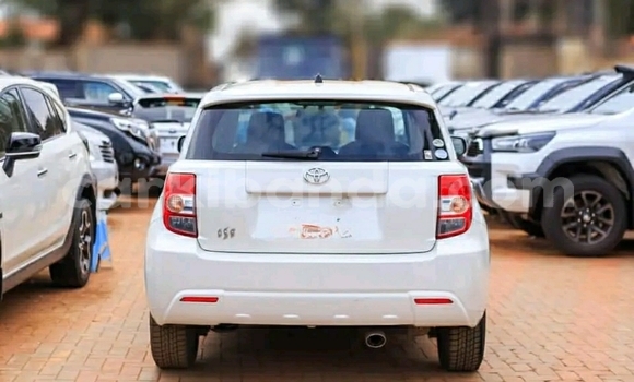 Nunua Ilio tumika Toyota IST Nyeupe Gari ndani ya Kampala nchini Uganda Nunua Ilio tumika Toyota IST Nyeupe Gari ndani ya Kampala nchini Uganda