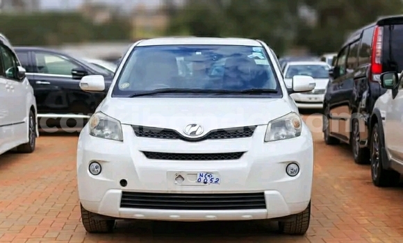 Nunua Ilio tumika Toyota IST Nyeupe Gari ndani ya Kampala nchini Uganda Nunua Ilio tumika Toyota IST Nyeupe Gari ndani ya Kampala nchini Uganda