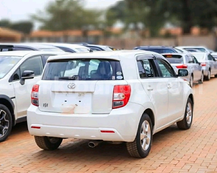 Big with watermark toyota ist uganda kampala 25331
