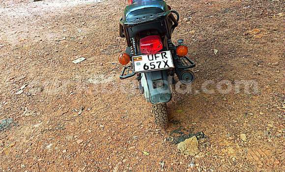 Gura Yakoze TVS HLX125 Red Bike i Kampala mu Uganda Gura Yakoze TVS HLX125 Red Bike i Kampala mu Uganda