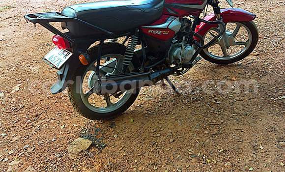 Gura Yakoze TVS HLX125 Red Bike i Kampala mu Uganda Gura Yakoze TVS HLX125 Red Bike i Kampala mu Uganda