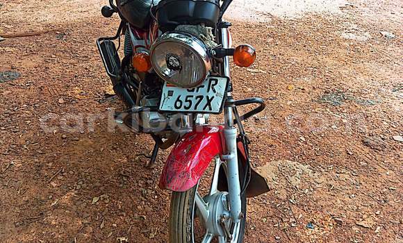 Gura Yakoze TVS HLX125 Red Bike i Kampala mu Uganda Gura Yakoze TVS HLX125 Red Bike i Kampala mu Uganda