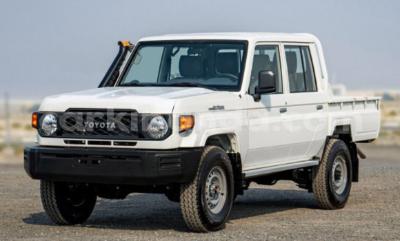 Buy Used Toyota Land Cruiser White Car in Kampala in Uganda