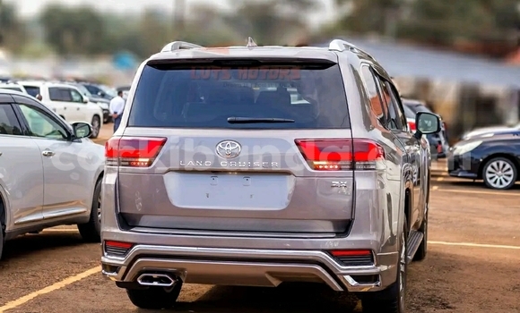 Buy Used Toyota Land Cruiser Beige Car in Kampala in Uganda Buy Used Toyota Land Cruiser Beige Car in Kampala in Uganda