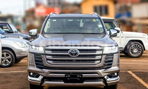 Buy Used Toyota Land Cruiser Beige Car in Kampala in Uganda Buy Used Toyota Land Cruiser Beige Car in Kampala in Uganda