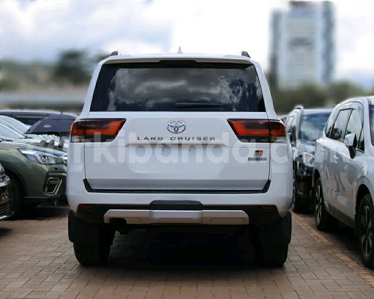 Big with watermark toyota land cruiser uganda kampala 25350