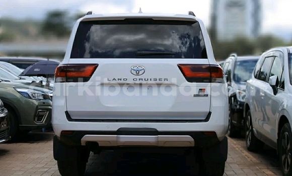 Buy Used Toyota Land Cruiser White Car in Kampala in Uganda Buy Used Toyota Land Cruiser White Car in Kampala in Uganda