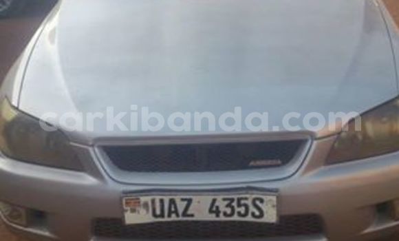 Nunua Ilio tumika Toyota Altezza Fedha Gari ndani ya Kampala nchini Uganda Nunua Ilio tumika Toyota Altezza Fedha Gari ndani ya Kampala nchini Uganda