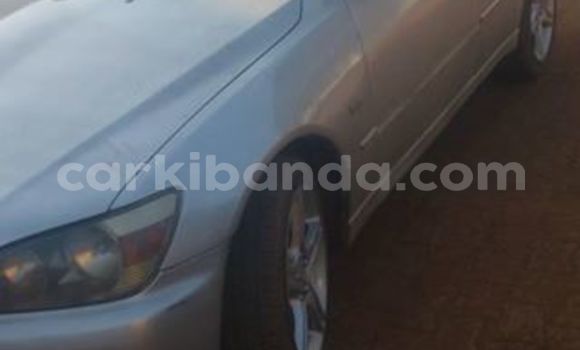 Nunua Ilio tumika Toyota Altezza Fedha Gari ndani ya Kampala nchini Uganda Nunua Ilio tumika Toyota Altezza Fedha Gari ndani ya Kampala nchini Uganda