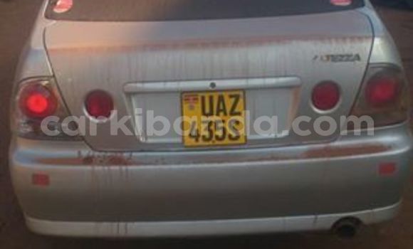 Nunua Ilio tumika Toyota Altezza Fedha Gari ndani ya Kampala nchini Uganda Nunua Ilio tumika Toyota Altezza Fedha Gari ndani ya Kampala nchini Uganda