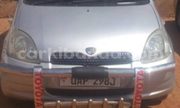 Nunua Ilio tumika Toyota Vitz Fedha Gari ndani ya Kampala nchini Uganda Nunua Ilio tumika Toyota Vitz Fedha Gari ndani ya Kampala nchini Uganda