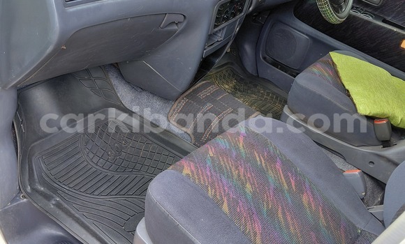 Acheter Occasion Voiture Toyota Noah Blanc à Kampala, Ouganda Acheter Occasion Voiture Toyota Noah Blanc à Kampala, Ouganda