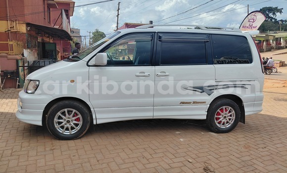Acheter Occasion Voiture Toyota Noah Blanc à Kampala, Ouganda Acheter Occasion Voiture Toyota Noah Blanc à Kampala, Ouganda