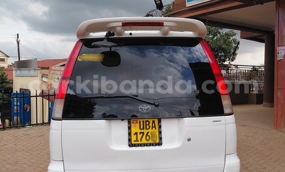 Acheter Occasion Voiture Toyota Noah Blanc à Kampala, Ouganda Acheter Occasion Voiture Toyota Noah Blanc à Kampala, Ouganda