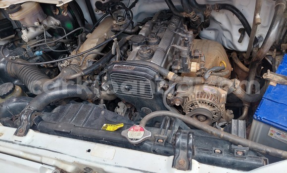 Acheter Occasion Voiture Toyota Noah Blanc à Kampala, Ouganda Acheter Occasion Voiture Toyota Noah Blanc à Kampala, Ouganda