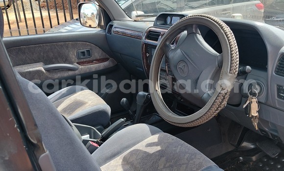 Acheter Occasion Voiture Toyota Land Cruiser Prado Blanc à Kampala, Ouganda Acheter Occasion Voiture Toyota Land Cruiser Prado Blanc à Kampala, Ouganda