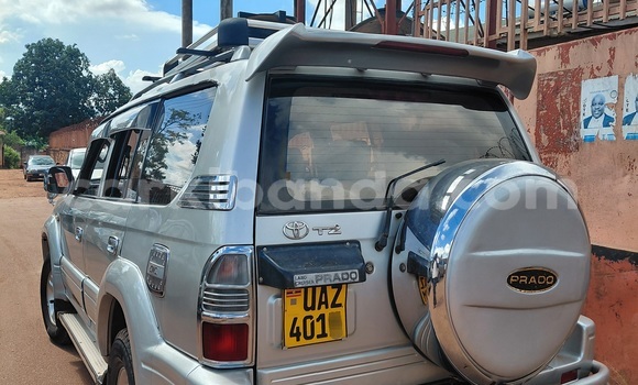 Acheter Occasion Voiture Toyota Land Cruiser Prado Blanc à Kampala, Ouganda Acheter Occasion Voiture Toyota Land Cruiser Prado Blanc à Kampala, Ouganda