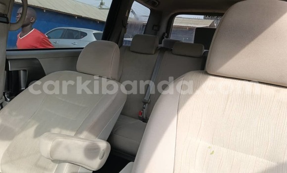 Acheter Occasion Voiture Toyota Noah Blanc à Kampala, Ouganda Acheter Occasion Voiture Toyota Noah Blanc à Kampala, Ouganda