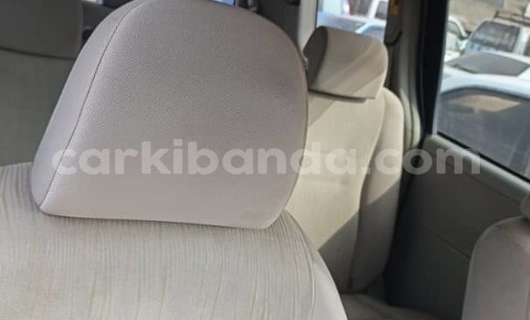 Acheter Occasion Voiture Toyota Noah Blanc à Kampala, Ouganda Acheter Occasion Voiture Toyota Noah Blanc à Kampala, Ouganda