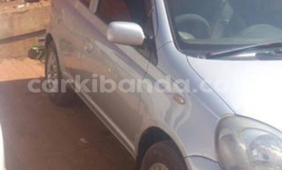 Nunua Ilio tumika Toyota Vitz Fedha Gari ndani ya Kampala nchini Uganda Nunua Ilio tumika Toyota Vitz Fedha Gari ndani ya Kampala nchini Uganda