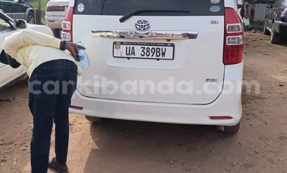 Acheter Occasion Voiture Toyota Noah Blanc à Kampala, Ouganda Acheter Occasion Voiture Toyota Noah Blanc à Kampala, Ouganda