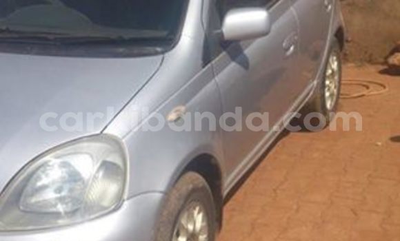 Nunua Ilio tumika Toyota Vitz Fedha Gari ndani ya Kampala nchini Uganda Nunua Ilio tumika Toyota Vitz Fedha Gari ndani ya Kampala nchini Uganda