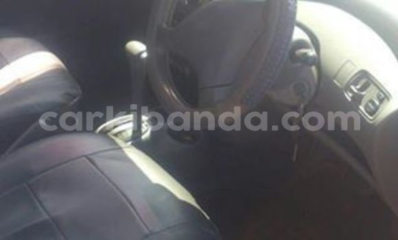 Nunua Ilio tumika Toyota Vitz Fedha Gari ndani ya Kampala nchini Uganda Nunua Ilio tumika Toyota Vitz Fedha Gari ndani ya Kampala nchini Uganda