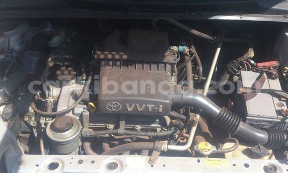 Nunua Ilio tumika Toyota Vitz Fedha Gari ndani ya Kampala nchini Uganda Nunua Ilio tumika Toyota Vitz Fedha Gari ndani ya Kampala nchini Uganda