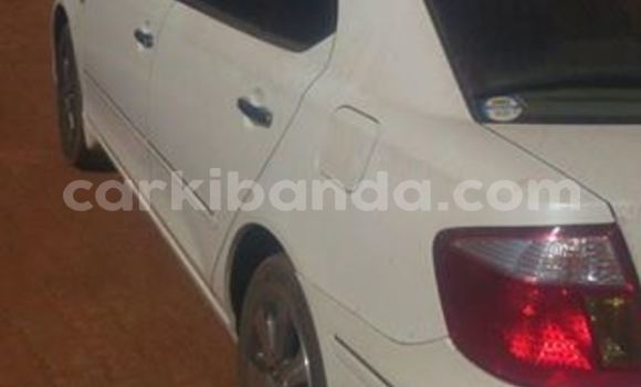 Nunua Ilio tumika Toyota Premio Nyeupe Gari ndani ya Kampala nchini Uganda Nunua Ilio tumika Toyota Premio Nyeupe Gari ndani ya Kampala nchini Uganda
