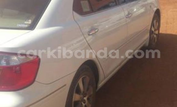 Nunua Ilio tumika Toyota Premio Nyeupe Gari ndani ya Kampala nchini Uganda Nunua Ilio tumika Toyota Premio Nyeupe Gari ndani ya Kampala nchini Uganda