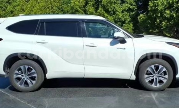 Buy Used Toyota Highlander White Car in Kampala in Uganda Buy Used Toyota Highlander White Car in Kampala in Uganda
