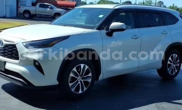 Buy Used Toyota Highlander White Car in Kampala in Uganda Buy Used Toyota Highlander White Car in Kampala in Uganda