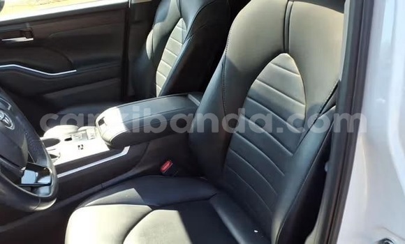 Buy Used Toyota Highlander White Car in Kampala in Uganda Buy Used Toyota Highlander White Car in Kampala in Uganda