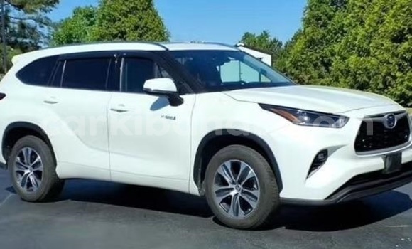 Buy Used Toyota Highlander White Car in Kampala in Uganda Buy Used Toyota Highlander White Car in Kampala in Uganda