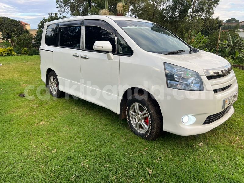 Big with watermark toyota noah uganda kampala 25422