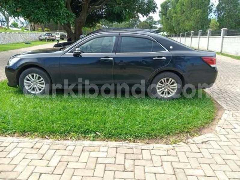 Big with watermark toyota crown uganda kampala 25426