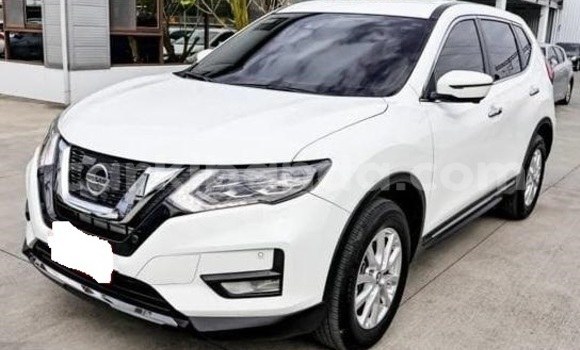 Buy Used Nissan X–Trail White Car in Kampala in Uganda