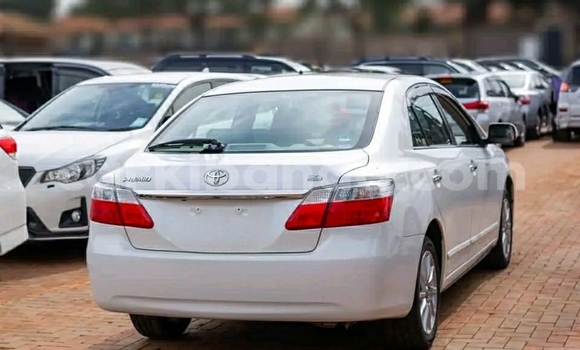 Gura Yakoze Toyota Premio White Imodoka i Kampala mu Uganda Gura Yakoze Toyota Premio White Imodoka i Kampala mu Uganda