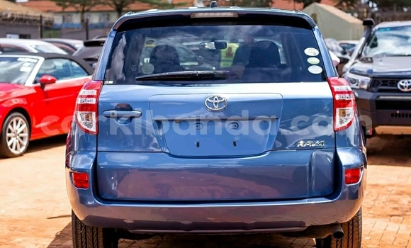 Gura Yakoze Toyota RAV4 Blue Imodoka i Kampala mu Uganda Gura Yakoze Toyota RAV4 Blue Imodoka i Kampala mu Uganda