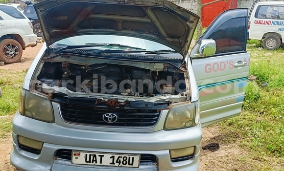 Gura Yakoze Toyota Noah Silver Imodoka i Mukono mu Uganda Gura Yakoze Toyota Noah Silver Imodoka i Mukono mu Uganda