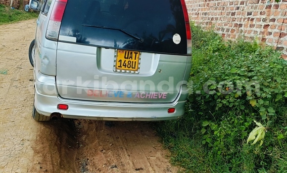 Gura Yakoze Toyota Noah Silver Imodoka i Mukono mu Uganda Gura Yakoze Toyota Noah Silver Imodoka i Mukono mu Uganda