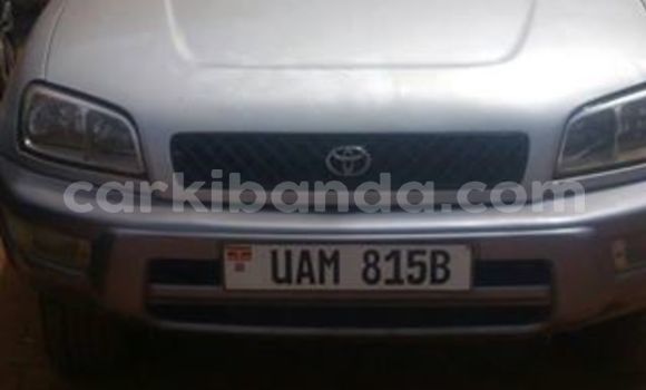 Nunua Ilio tumika Toyota RAV4 Fedha Gari ndani ya Kampala nchini Uganda Nunua Ilio tumika Toyota RAV4 Fedha Gari ndani ya Kampala nchini Uganda