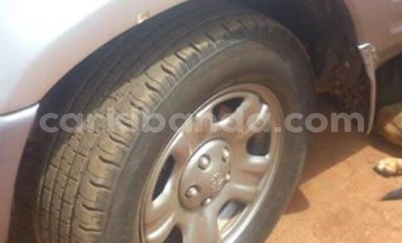 Nunua Ilio tumika Toyota RAV4 Fedha Gari ndani ya Kampala nchini Uganda Nunua Ilio tumika Toyota RAV4 Fedha Gari ndani ya Kampala nchini Uganda