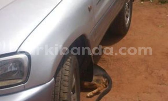 Nunua Ilio tumika Toyota RAV4 Fedha Gari ndani ya Kampala nchini Uganda Nunua Ilio tumika Toyota RAV4 Fedha Gari ndani ya Kampala nchini Uganda
