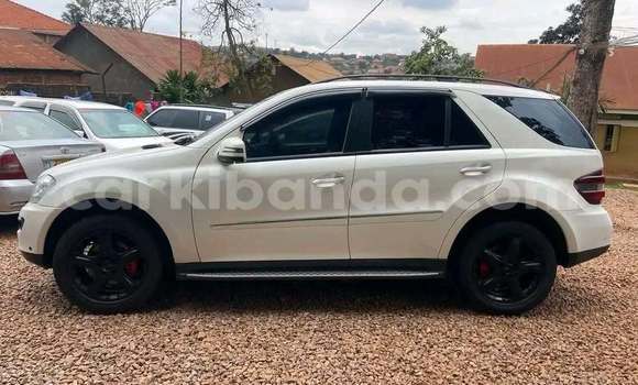 Buy Used Mercedes‒Benz G-klasse White Car in Kampala in Uganda Buy Used Mercedes‒Benz G-klasse White Car in Kampala in Uganda