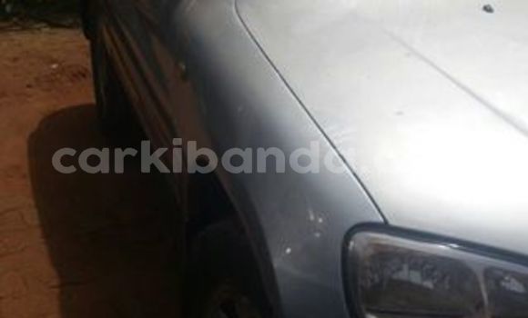 Nunua Ilio tumika Toyota RAV4 Fedha Gari ndani ya Kampala nchini Uganda Nunua Ilio tumika Toyota RAV4 Fedha Gari ndani ya Kampala nchini Uganda